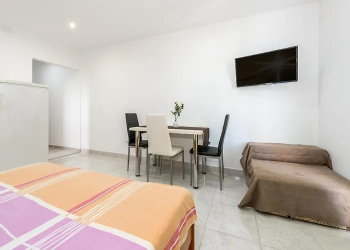 Lord Vendégház Pirovac